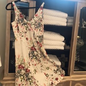 Tahari summer dress size 6 excellent condition.